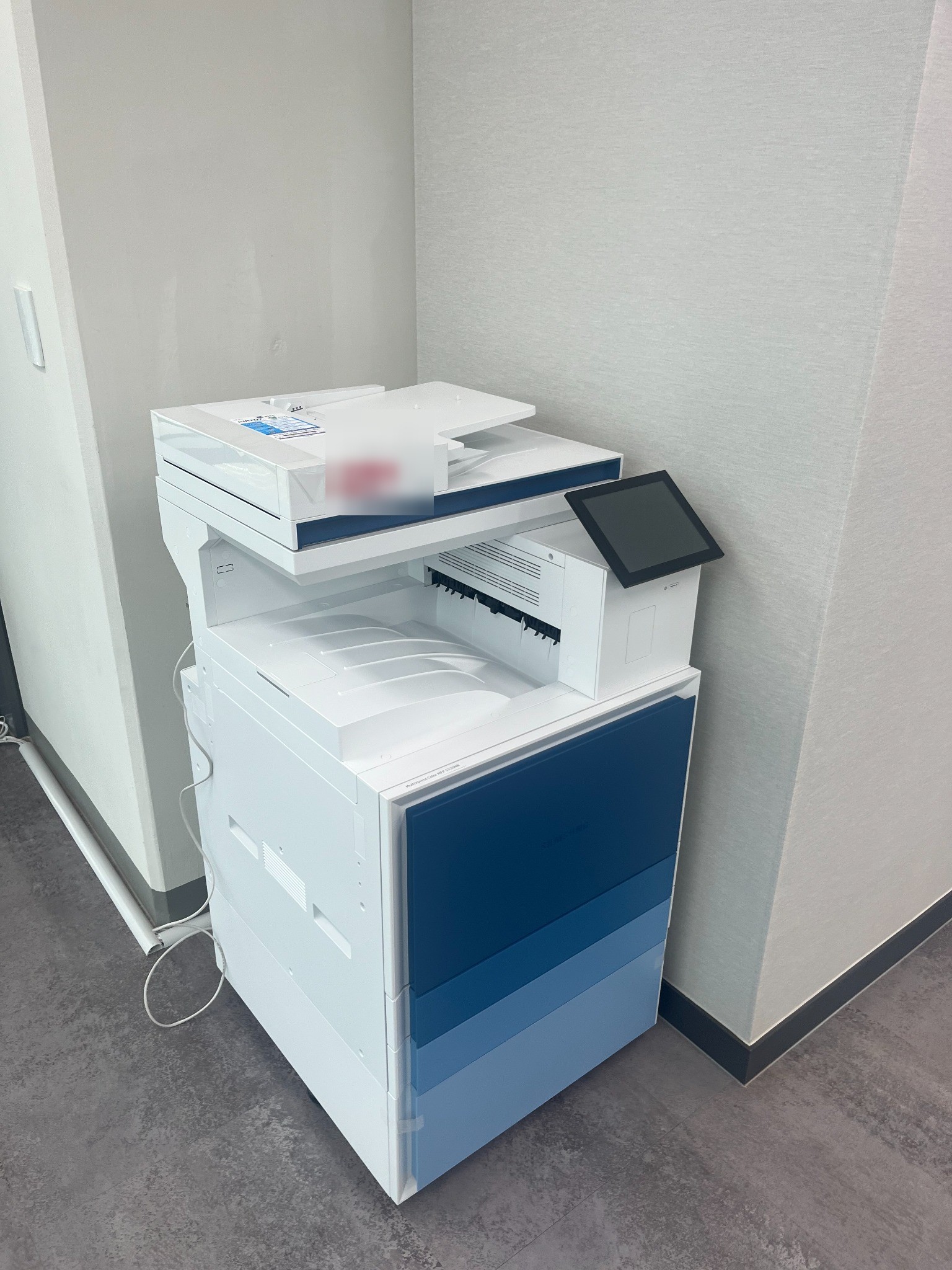 삼성 SL-X5230NR A3 컬러 복합기의 외관과 용지함, 문서 공급부 모습