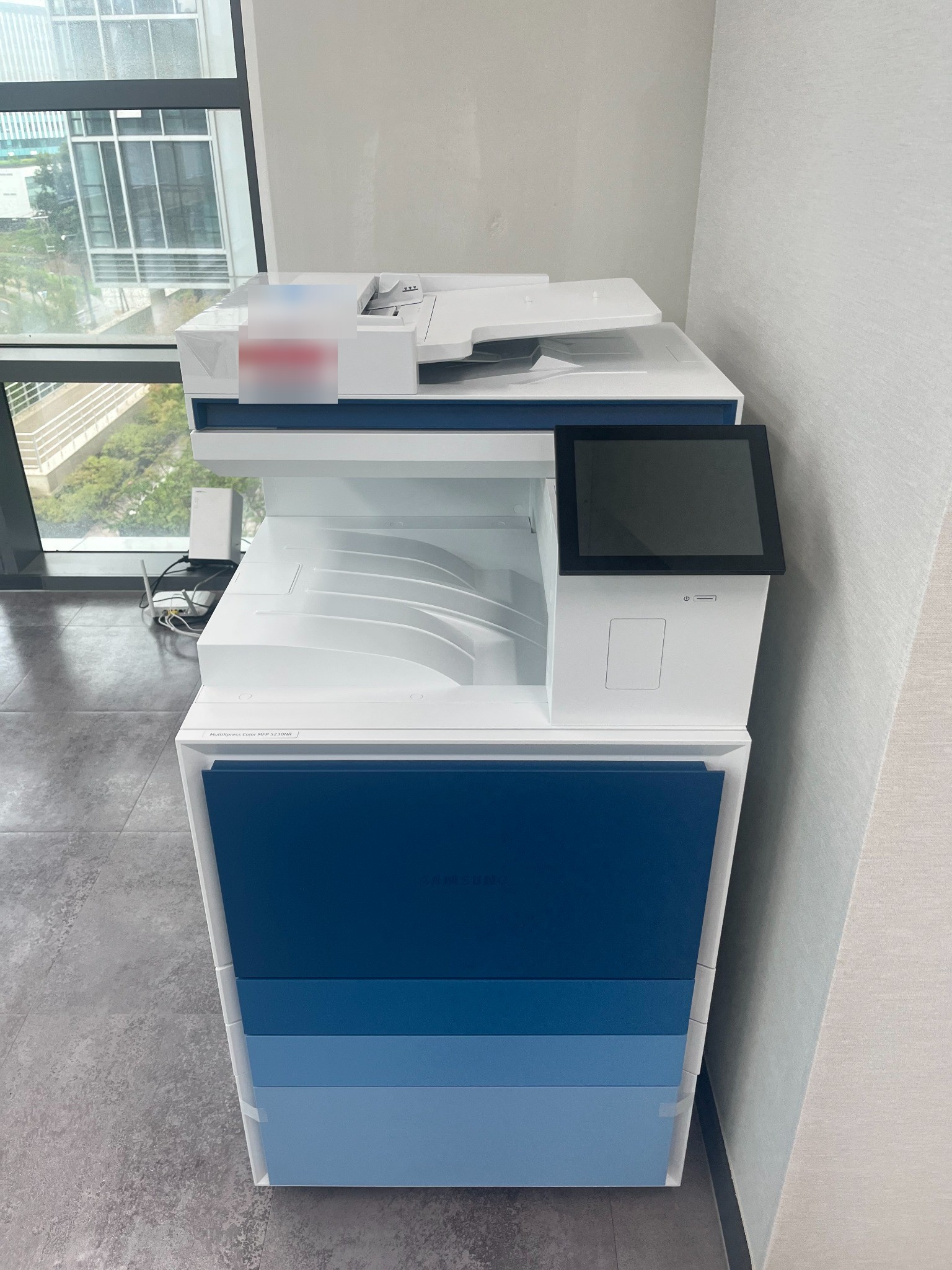 삼성 SL-X5230NR A3 컬러 복합기의 외관과 용지함, 문서 공급부 모습